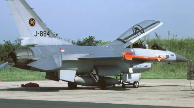 Photo ID 109729 by Arie van Groen. Netherlands Air Force General Dynamics F 16B Fighting Falcon, J 884