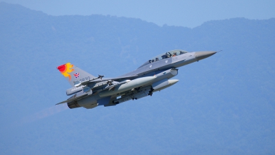Photo ID 121945 by Diamond MD Dai. Taiwan Air Force General Dynamics F 16B Fighting Falcon, 6830