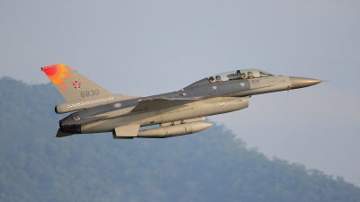 Photo ID 160749 by Diamond MD Dai. Taiwan Air Force General Dynamics F 16B Fighting Falcon, 6830