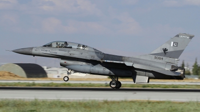 Photo ID 165234 by Paul Newbold. Pakistan Air Force General Dynamics F 16B Fighting Falcon, 90614