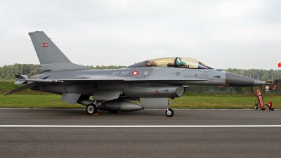 Photo ID 176136 by Richard de Groot. Denmark Air Force General Dynamics F 16BM Fighting Falcon, ET 197