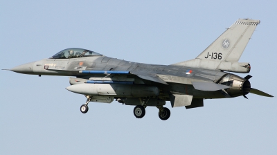 Photo ID 221445 by Arie van Groen. Netherlands Air Force General Dynamics F 16AM Fighting Falcon, J 136