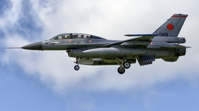 Photo ID 249210 by John. Netherlands Air Force General Dynamics F 16BM Fighting Falcon, J 066