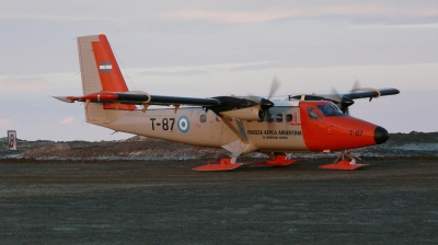 Photo ID 43706 by Martin Kubo. Argentina Air Force De Havilland Canada DHC 6 200 Twin Otter, T 87