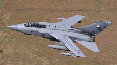 Photo ID 10913 by Paul Cameron. UK Air Force Panavia Tornado GR4, ZD748