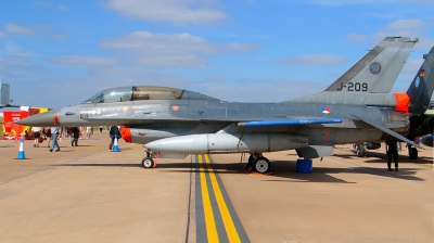 Photo ID 87884 by Chris Albutt. Netherlands Air Force General Dynamics F 16BM Fighting Falcon, J 209