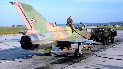 Photo ID 86594 by Carl Brent. Hungary Air Force Mikoyan Gurevich MiG 21UM, 905