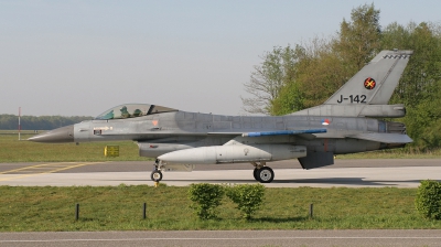 Photo ID 1133 by Roel Reijne. Netherlands Air Force General Dynamics F 16AM Fighting Falcon, J 142