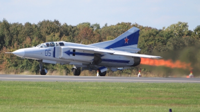 Photo ID 92521 by Joe Osciak. Private Warbirds of Delaware Ltd Mikoyan Gurevich MiG 23UB, N51734