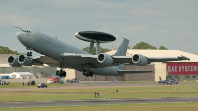 Photo ID 12414 by Jeremy Gould. UK Air Force Boeing E 3D Sentry AEW1 707 300, ZH105