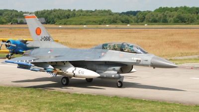 Photo ID 101712 by Peter Boschert. Netherlands Air Force General Dynamics F 16BM Fighting Falcon, J 066