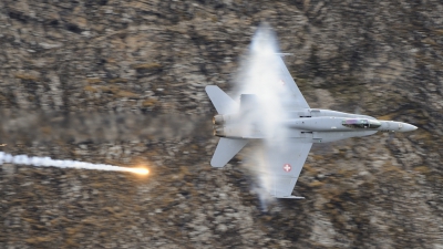 Photo ID 108288 by rinze de vries. Switzerland Air Force McDonnell Douglas F A 18C Hornet, J 5004
