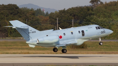 Photo ID 111652 by Frank Noort. Japan Air Force Hawker Siddeley U 125A HS 125 800, 22 3020