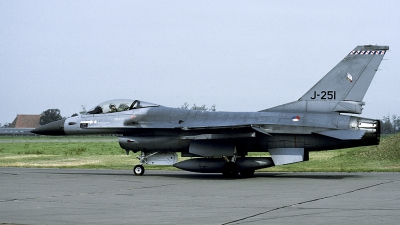 Photo ID 111954 by Joop de Groot. Netherlands Air Force General Dynamics F 16A Fighting Falcon, J 251