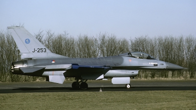 Photo ID 111962 by Joop de Groot. Netherlands Air Force General Dynamics F 16A Fighting Falcon, J 253