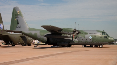 Photo ID 15601 by Tom Gibbons. Brazil Air Force Lockheed C 130H Hercules L 382, 2465