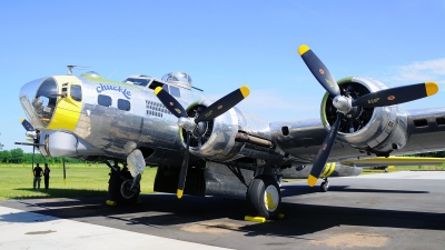Photo ID 120363 by W.A.Kazior. Private Military Aviation Museum Boeing B 17G Flying Fortress 299P, N3701G