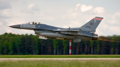 Photo ID 120807 by Tomasz Wasinski. USA Air Force General Dynamics F 16C Fighting Falcon, 87 0252