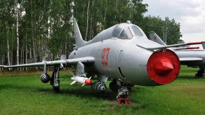 Photo ID 128936 by Martin Thoeni - Powerplanes. Russia Air Force Sukhoi Su 17M3 Fitter K, 93 RED