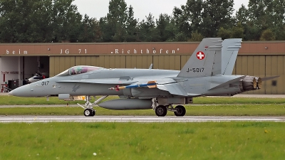 Photo ID 16763 by Rogier Ottens. Switzerland Air Force McDonnell Douglas F A 18C Hornet, J 5017