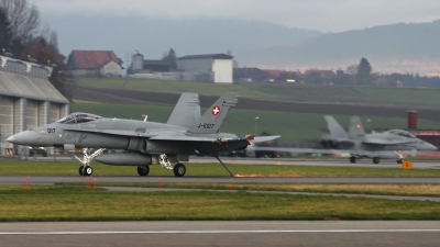 Photo ID 131944 by Sven Zimmermann. Switzerland Air Force McDonnell Douglas F A 18C Hornet, J 5017