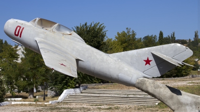 Photo ID 133293 by Chris Lofting. Russia Air Force Mikoyan Gurevich MiG 15UTI, 01 RED