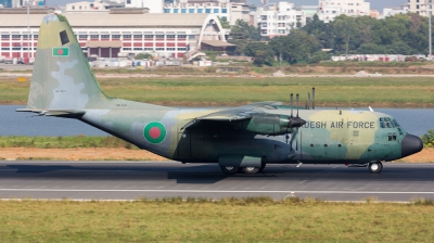Photo ID 134389 by Andreas Zeitler - Flying-Wings. Bangladesh Air Force Lockheed C 130B Hercules L 282, 59 1537