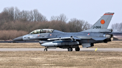 Photo ID 137385 by John. Netherlands Air Force General Dynamics F 16BM Fighting Falcon, J 066