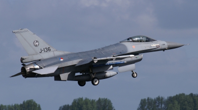 Photo ID 140146 by John. Netherlands Air Force General Dynamics F 16AM Fighting Falcon, J 136