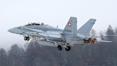 Photo ID 152682 by Tobias Ader. Switzerland Air Force McDonnell Douglas F A 18D Hornet, J 5236