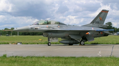 Photo ID 162899 by Arie van Groen. Netherlands Air Force General Dynamics F 16BM Fighting Falcon, J 066