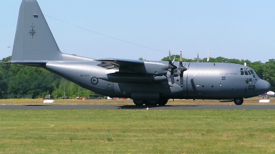 Photo ID 165066 by Arie van Groen. New Zealand Air Force Lockheed C 130H Hercules L 382, NZ7003
