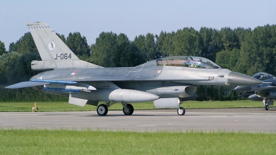 Photo ID 169255 by Arie van Groen. Netherlands Air Force General Dynamics F 16BM Fighting Falcon, J 064