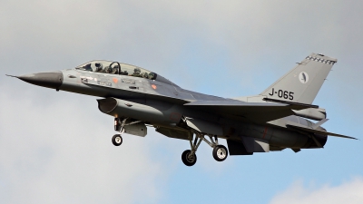 Photo ID 173181 by Richard de Groot. Netherlands Air Force General Dynamics F 16BM Fighting Falcon, J 065