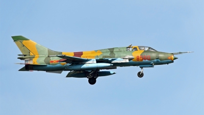 Photo ID 182817 by Marc van Zon. Vietnam Air Force Sukhoi Su 22UM 3K, 8560