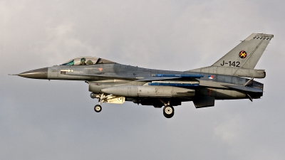 Photo ID 187070 by Jan Eenling. Netherlands Air Force General Dynamics F 16AM Fighting Falcon, J 142