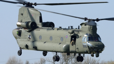 Photo ID 190456 by Mike Hopwood. UK Air Force Boeing Vertol Chinook HC6 CH 47F, ZK558
