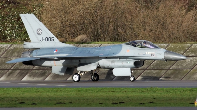 Photo ID 203347 by Mark Broekhans. Netherlands Air Force General Dynamics F 16AM Fighting Falcon, J 005