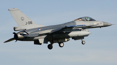 Photo ID 206603 by Arie van Groen. Netherlands Air Force General Dynamics F 16AM Fighting Falcon, J 016