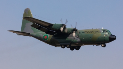 Photo ID 207770 by Andreas Zeitler - Flying-Wings. Bangladesh Air Force Lockheed C 130B Hercules L 282, 58 0754