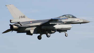 Photo ID 208093 by Arie van Groen. Netherlands Air Force General Dynamics F 16AM Fighting Falcon, J 642