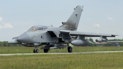 Photo ID 208422 by Robert Flinzner. UK Air Force Panavia Tornado GR4, ZA553