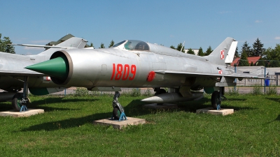 Photo ID 214357 by Carl Brent. Poland Air Force Mikoyan Gurevich MiG 21PF, 1809