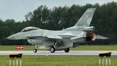 Photo ID 25357 by Radim Spalek. Poland Air Force General Dynamics F 16C Fighting Falcon, 4042