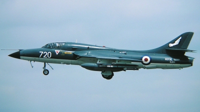Photo ID 26310 by Arie van Groen. UK Navy Hawker Hunter T8C, XL603