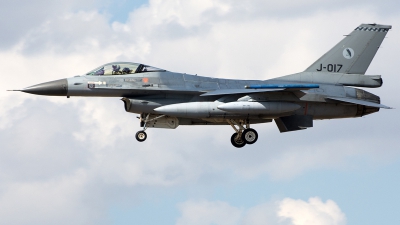 Photo ID 237589 by Aldo Bidini. Netherlands Air Force General Dynamics F 16AM Fighting Falcon, J 017