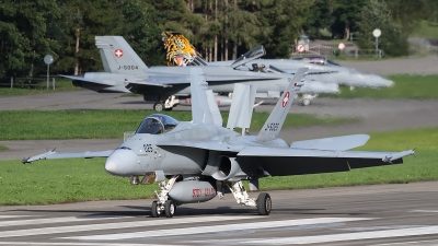 Photo ID 238467 by Ludwig Isch. Switzerland Air Force McDonnell Douglas F A 18C Hornet, J 5025