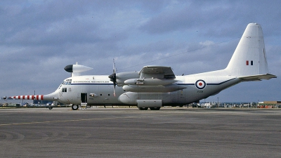 Photo ID 243692 by Peter Fothergill. UK Air Force Lockheed C 130K Hercules W2 L 382, XV208