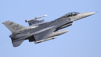 Photo ID 252179 by Chris Lofting. USA Air Force General Dynamics F 16C Fighting Falcon, 86 0307