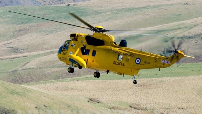 Photo ID 3252 by Andy Sheppard. UK Air Force Westland Sea King HAR 3, ZE369